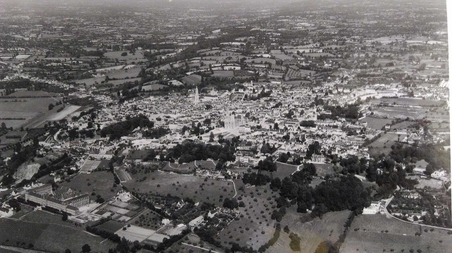 Photos EGO IMAGO | Ancienne Photo A Rienne De Roger Henrard 1953 " Avranches "