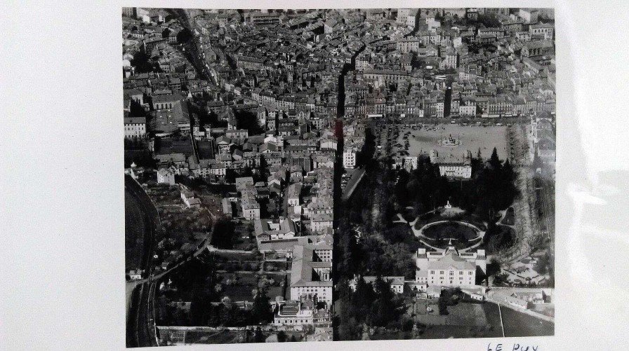 Photos EGO IMAGO | Ancienne Photo A Rienne De Roger Henrard 1957 " Le Puy " (Haute Loire )