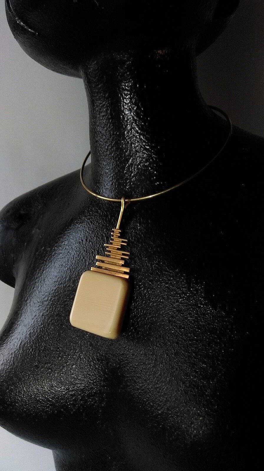 Bijoux EGO IMAGO | Vintage Collier Ras Du Cou Avec Pendentif Galalithe Et Laiton Dor 1970'S