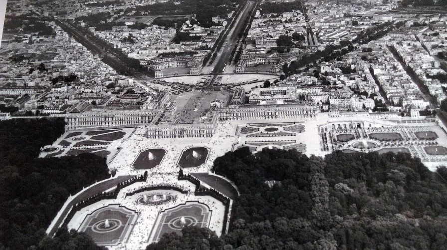 Photos EGO IMAGO | Ancienne Photo A Rienne De Roger Henrard " Paris " 1950