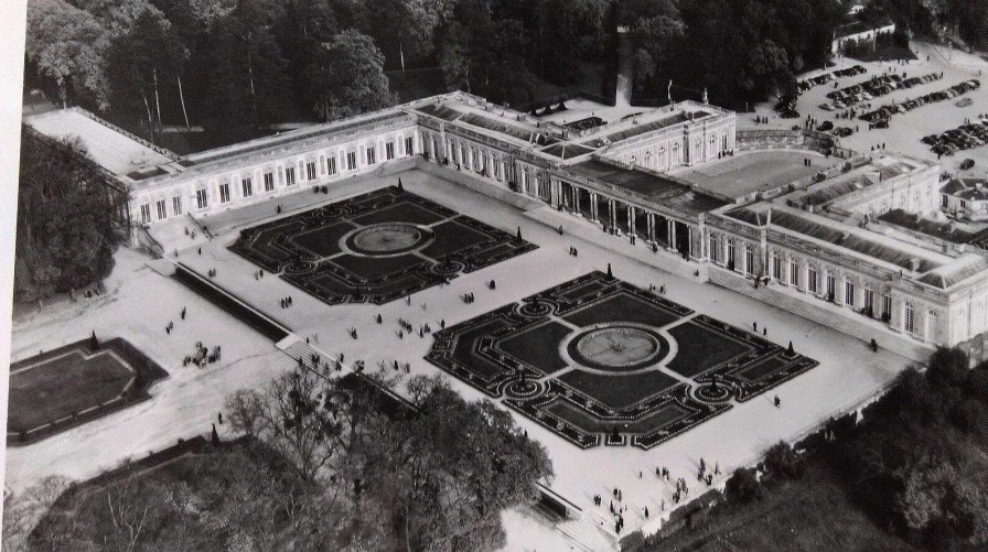 Photos EGO IMAGO | Ancienne Photo A Rienne De Roger Henrard " Le Grand Trianon Versailles " 1952